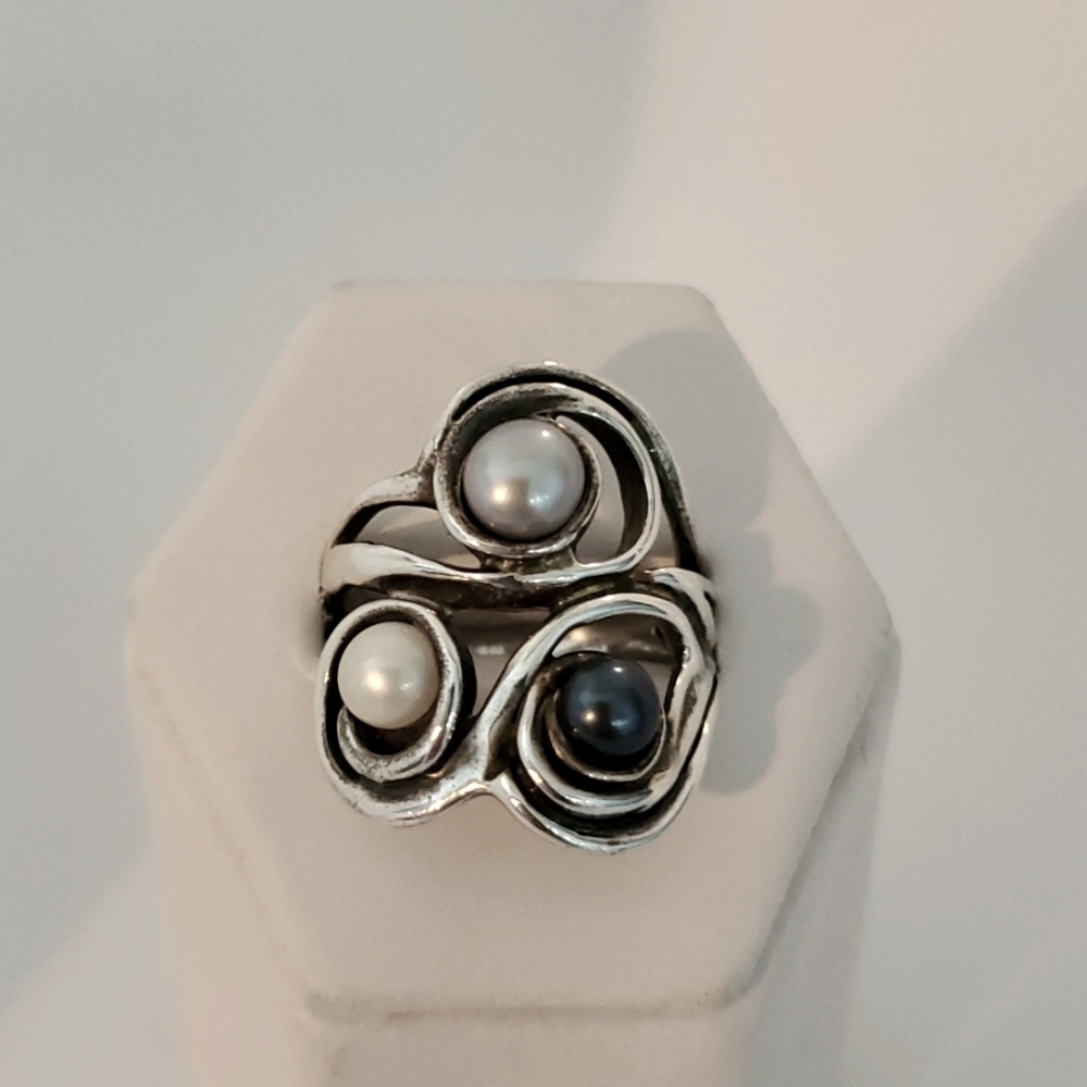 Sterling Silver and freshwater pearl ring SZ 7  Genuine Pearls Black gray white